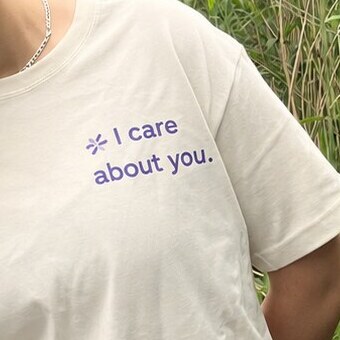 Frontprint auf dem Unisex Shirt Normal: I care about you.